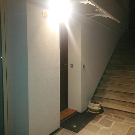 埃姆布能Vue Sur Les Montagnes公寓 外观 照片