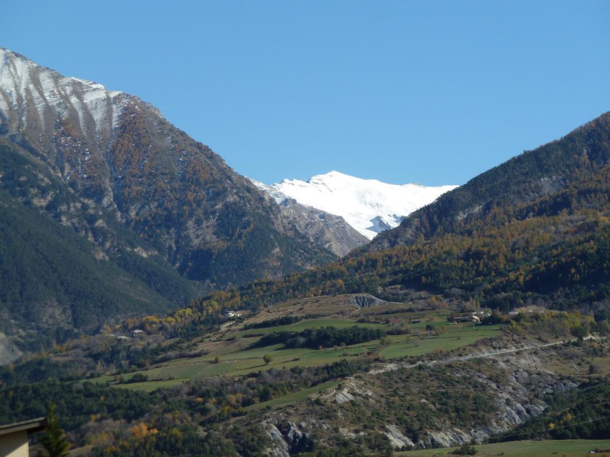 埃姆布能Vue Sur Les Montagnes公寓 外观 照片