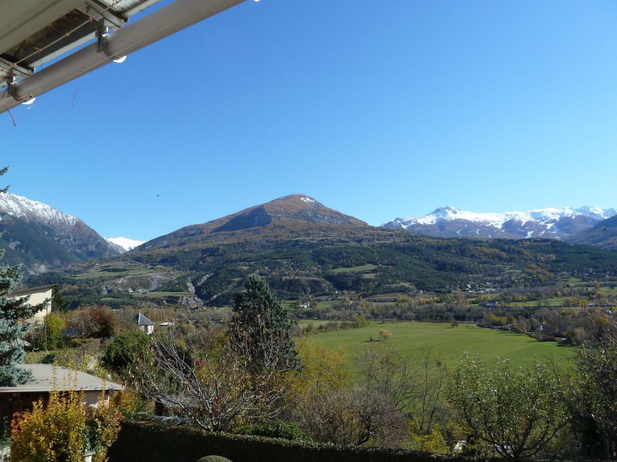 埃姆布能Vue Sur Les Montagnes公寓 外观 照片