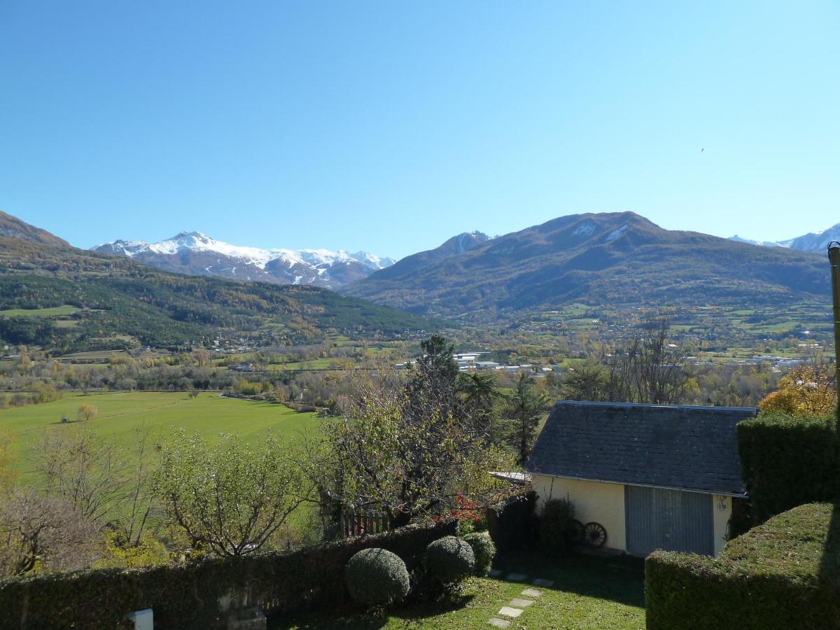 埃姆布能Vue Sur Les Montagnes公寓 外观 照片