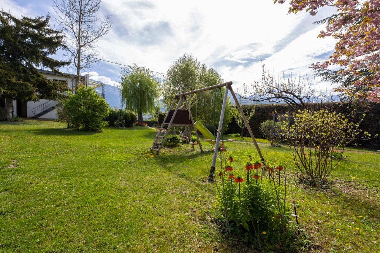 埃姆布能Vue Sur Les Montagnes公寓 外观 照片