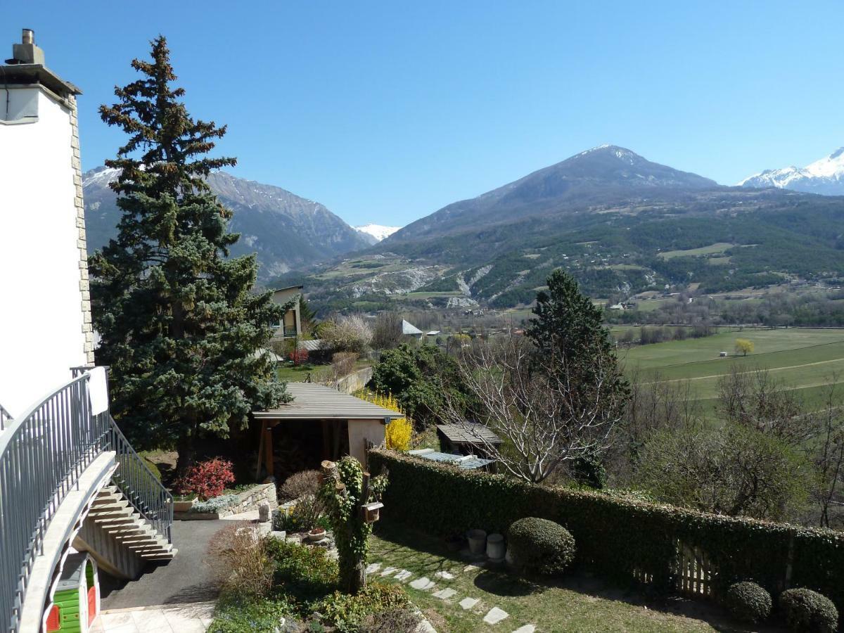埃姆布能Vue Sur Les Montagnes公寓 外观 照片