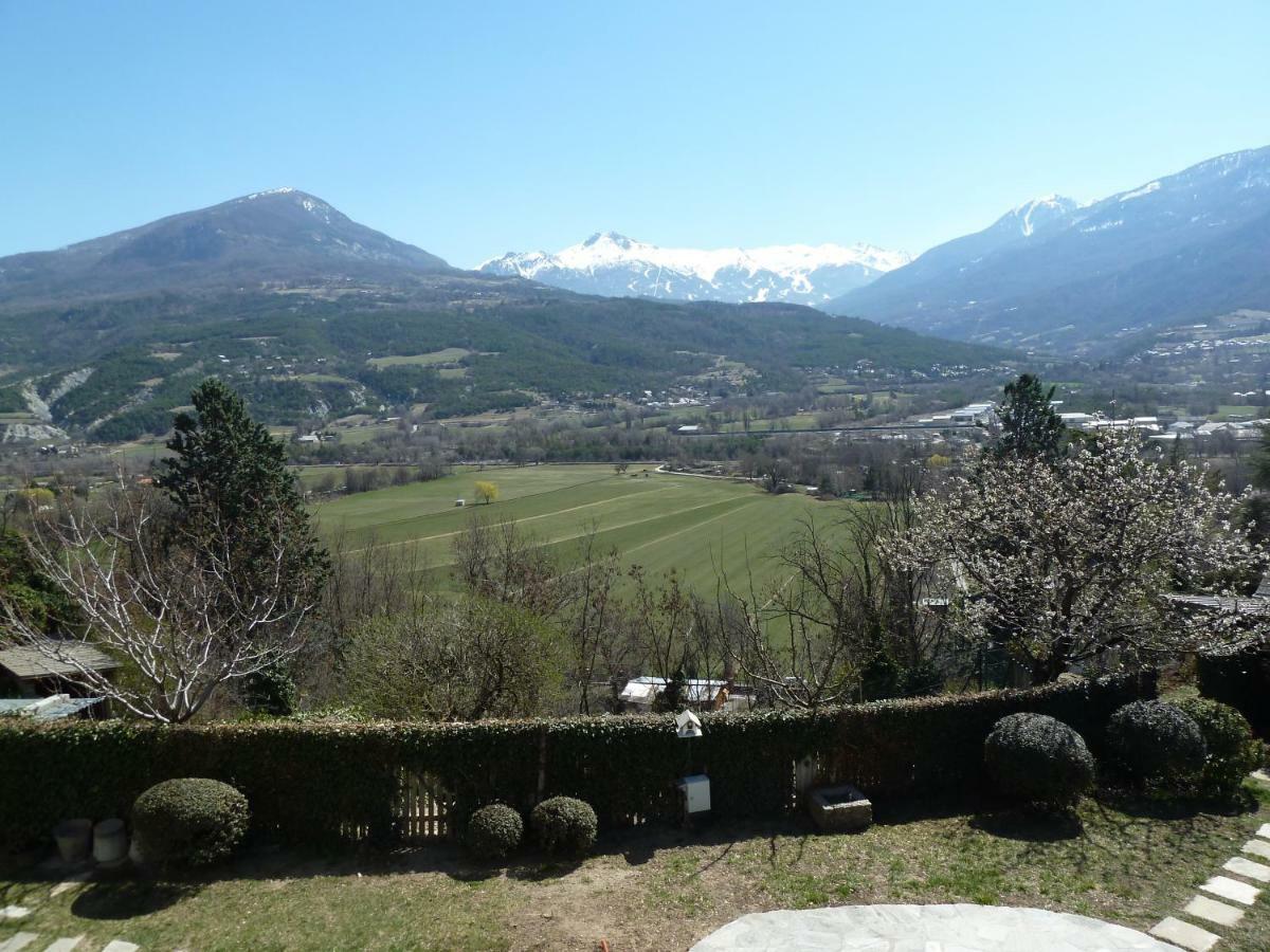 埃姆布能Vue Sur Les Montagnes公寓 外观 照片