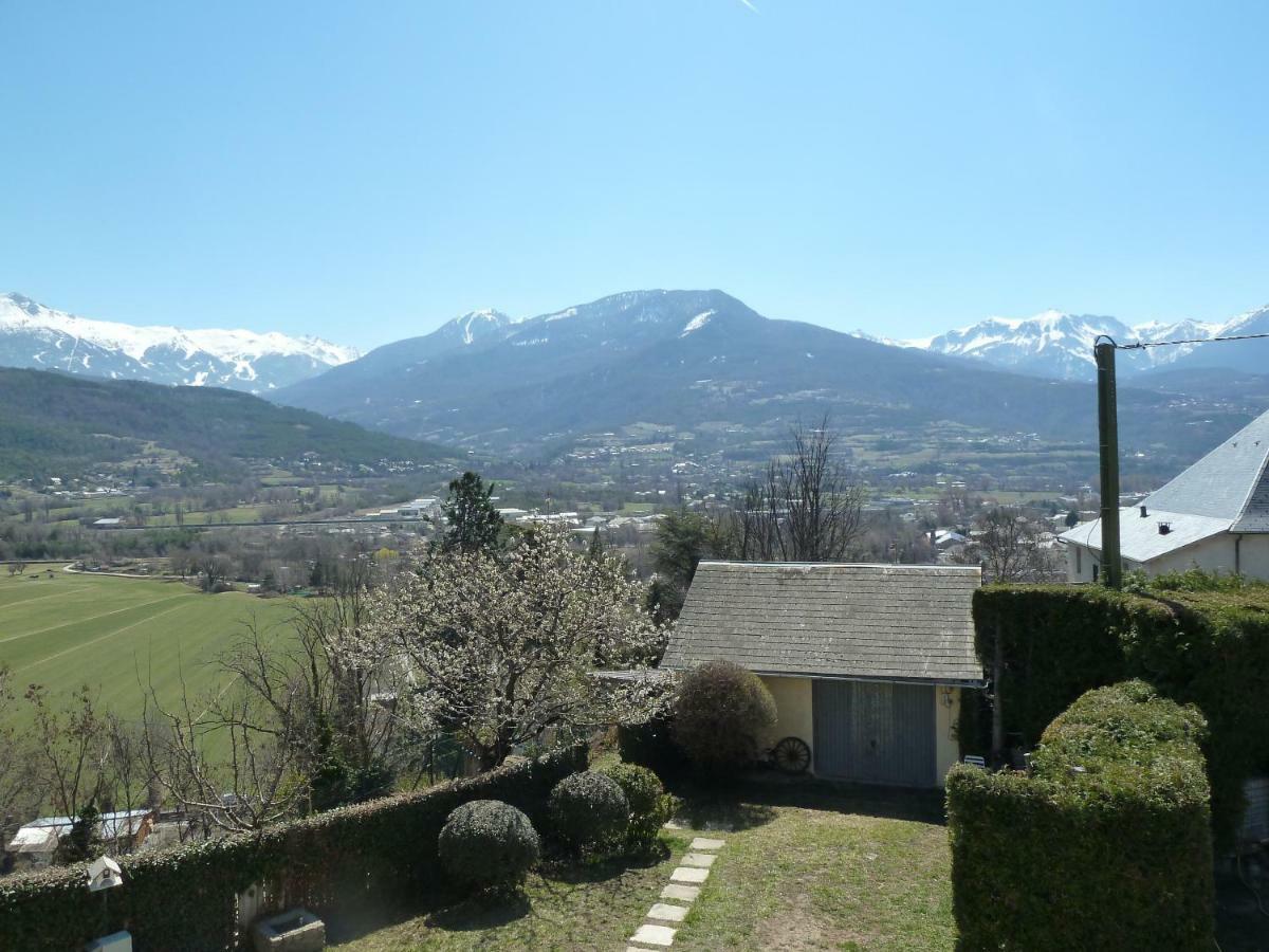 埃姆布能Vue Sur Les Montagnes公寓 外观 照片