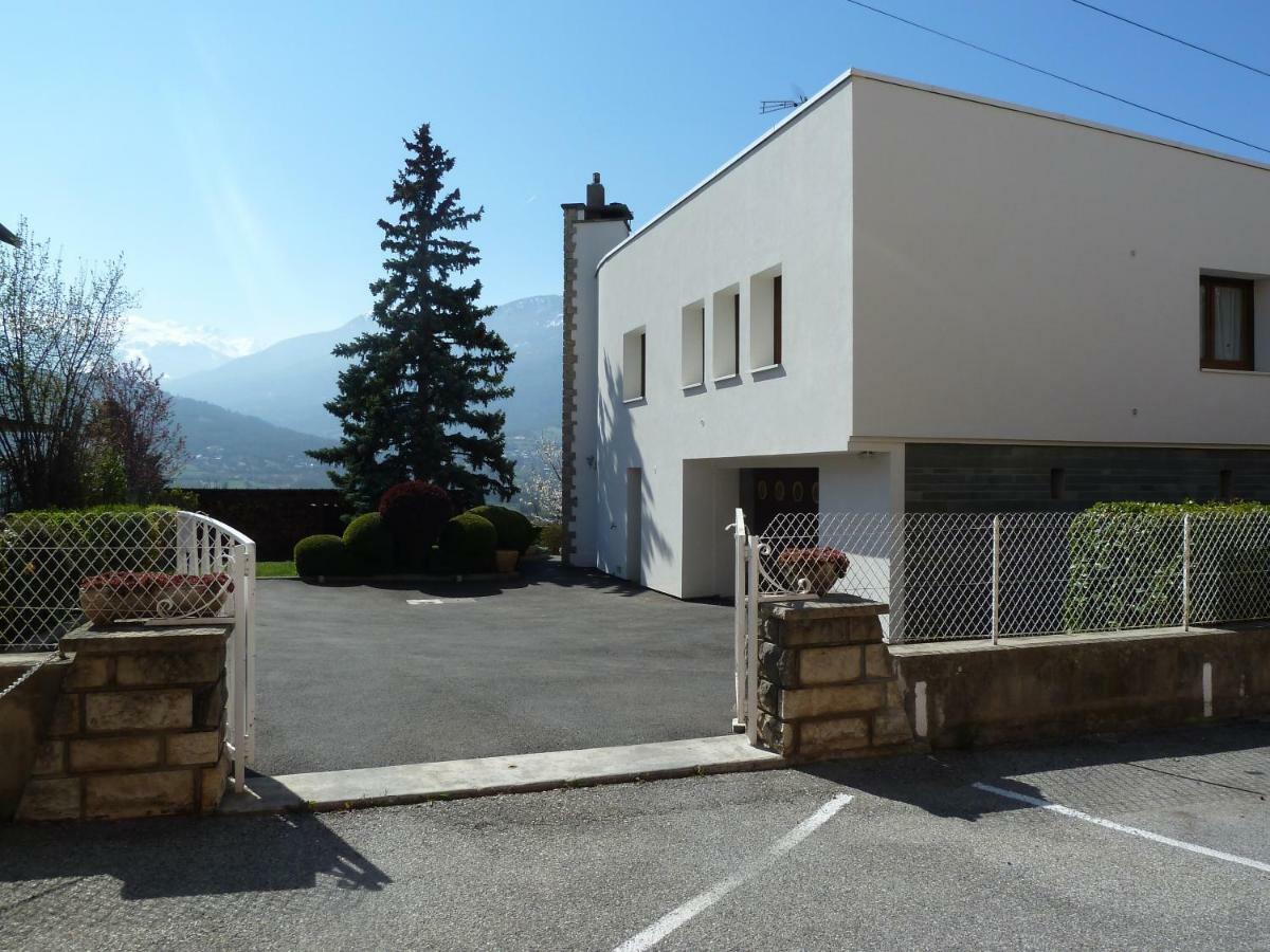 埃姆布能Vue Sur Les Montagnes公寓 外观 照片